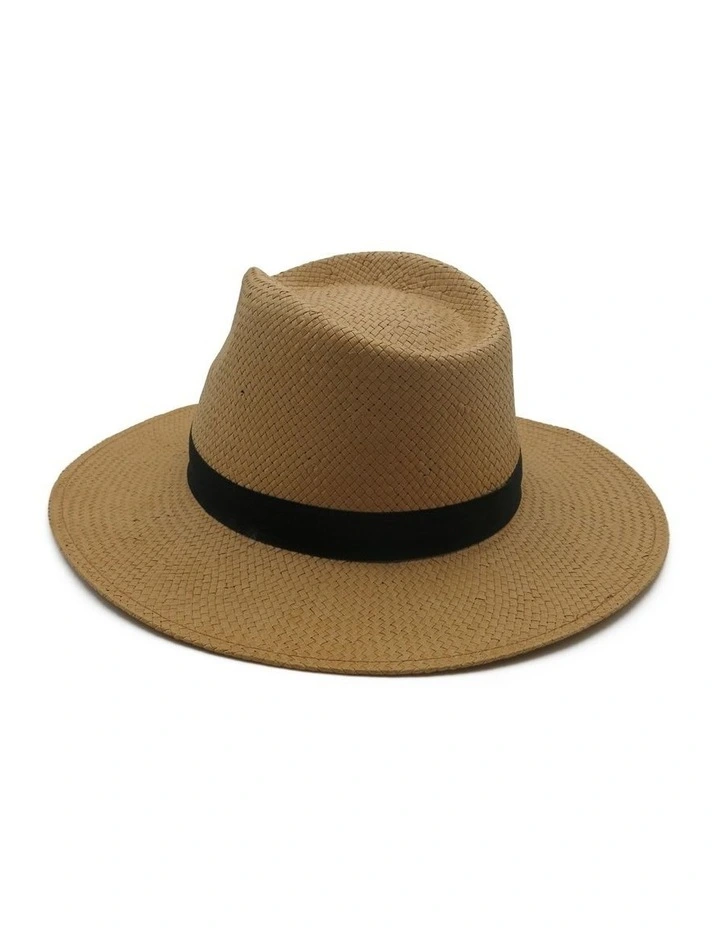 Livia Fedora in Natural image 4