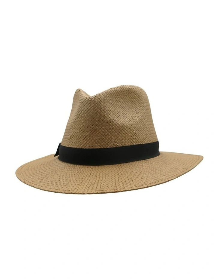 Livia Fedora in Natural image 7