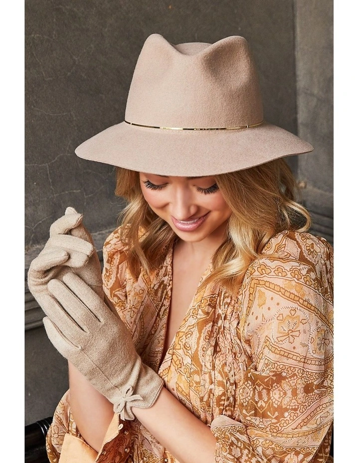 Angelica Woollen Gloves in Sand image 7