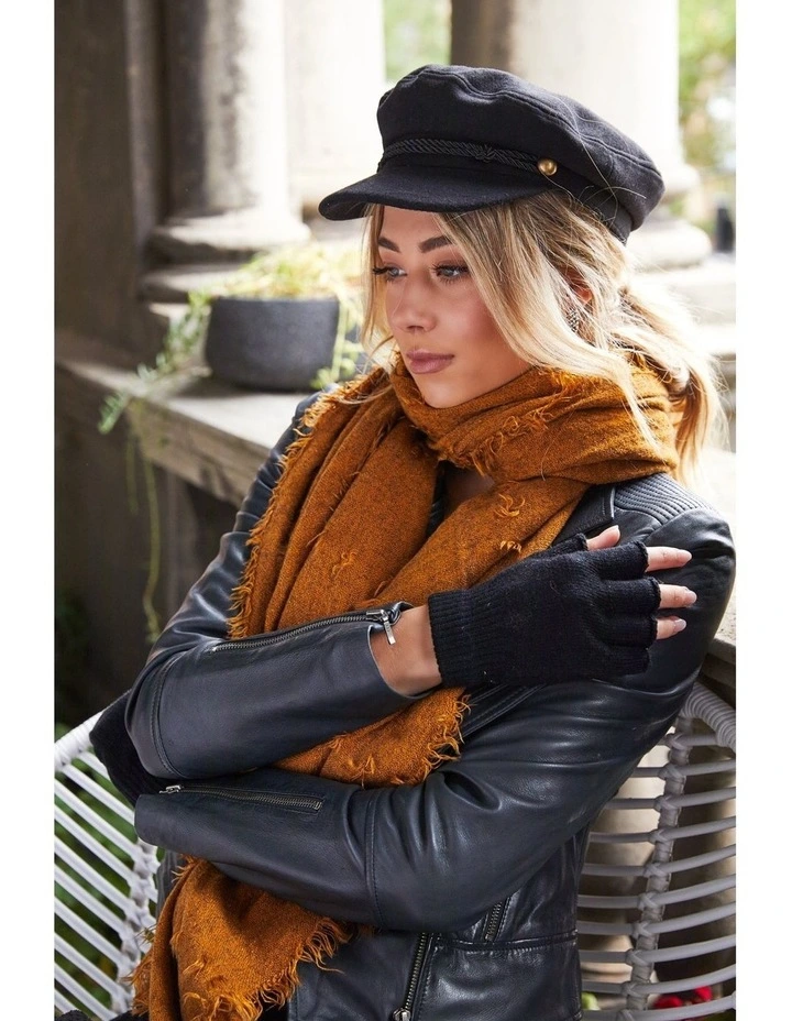 Jaylah Gloves in Black image 7