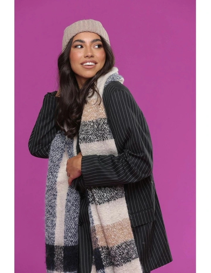 Sephy Scarf in Black image 3