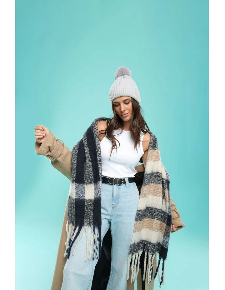 Sephy Scarf in Black image 7