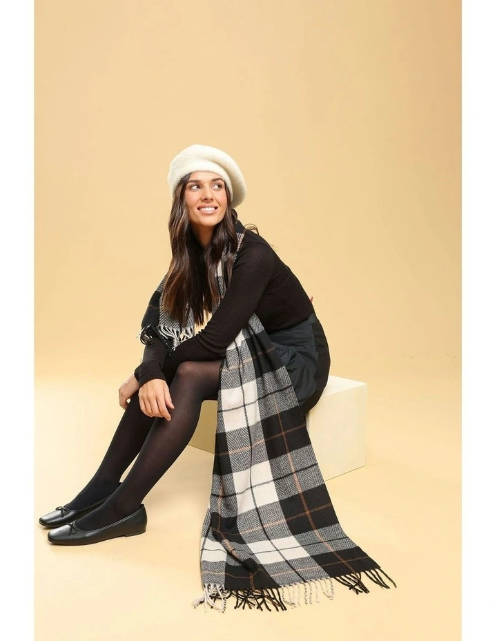 Paris Beret in Cream image 7