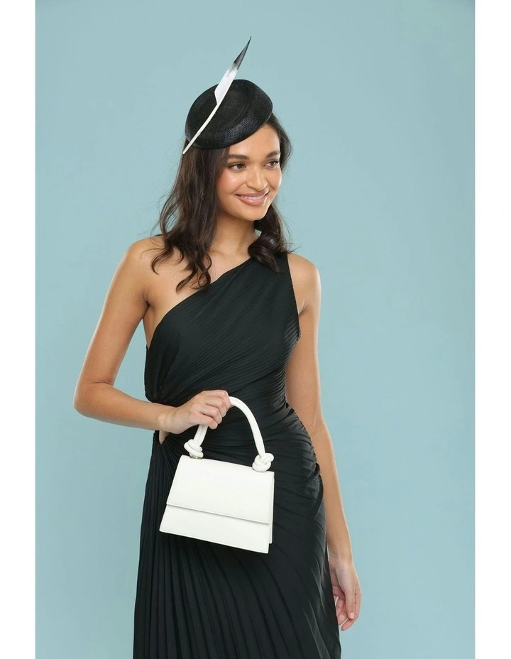 Gwen Fascinator in Black image 2