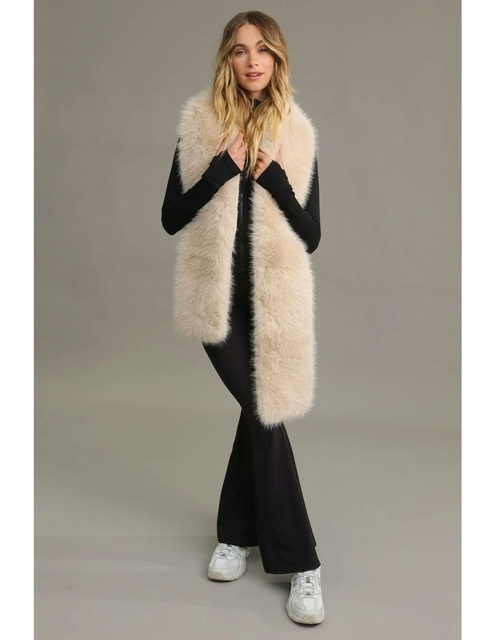 Peri Chunky Faux Fur Scarf in Cream image 4