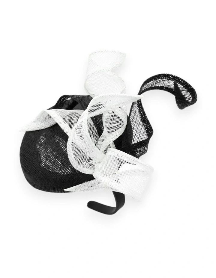 Wendy Fascinator in Black image 5