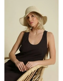 Kaira Bucket Hat in Beige