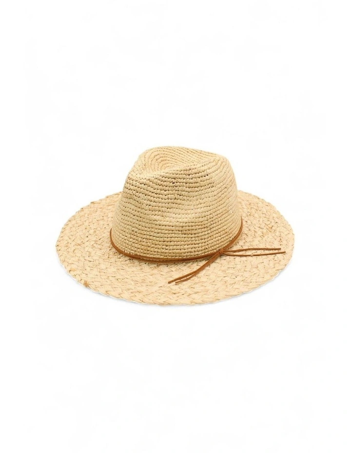 Ayla Fedora in Natural image 1