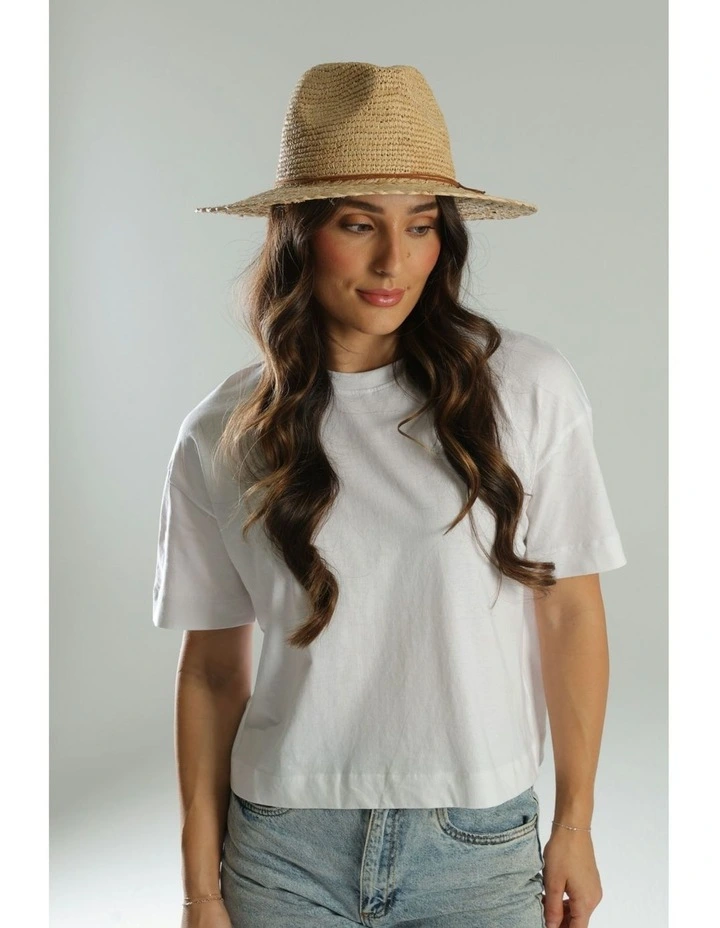Ayla Fedora in Natural image 1