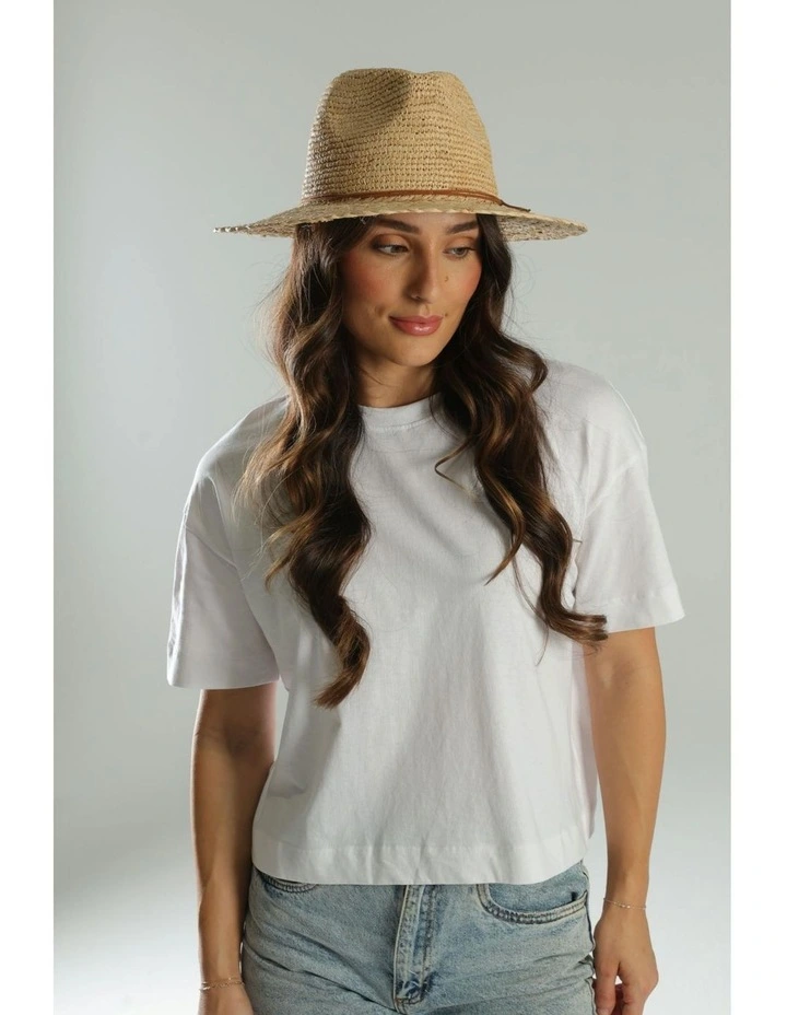 Ayla Fedora in Natural image 2