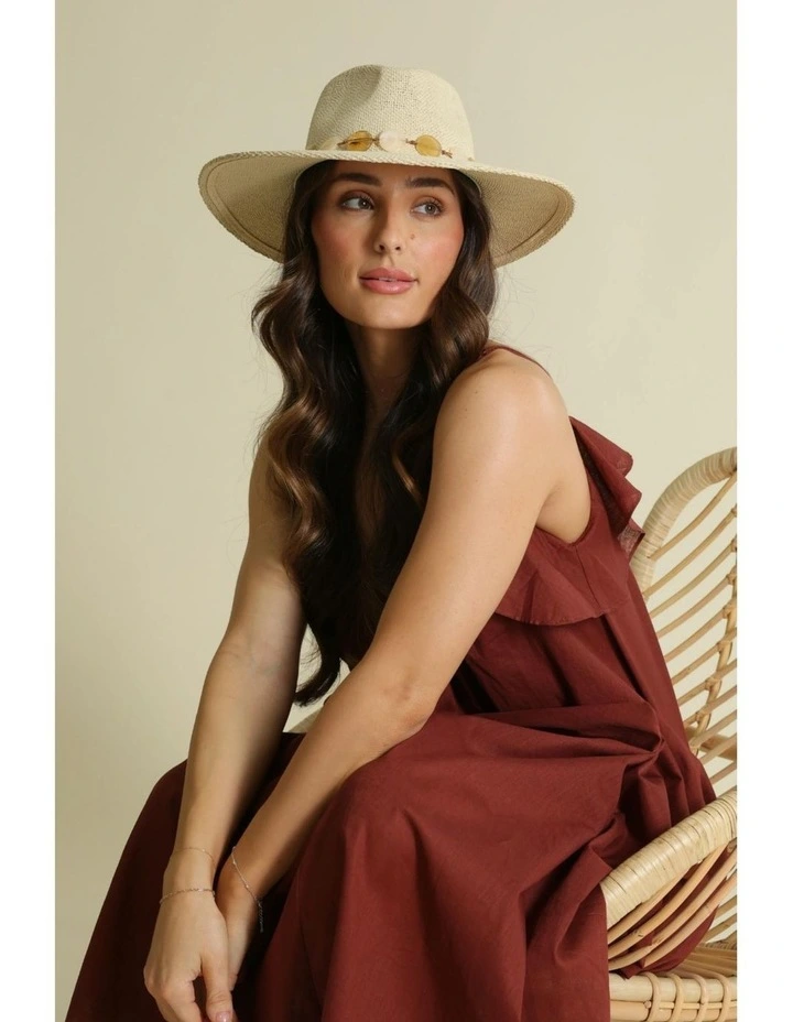 Candice Fedora in Natural image 2