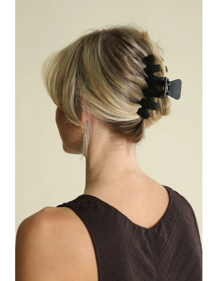 Isha Hair Claw Set in Black image 6