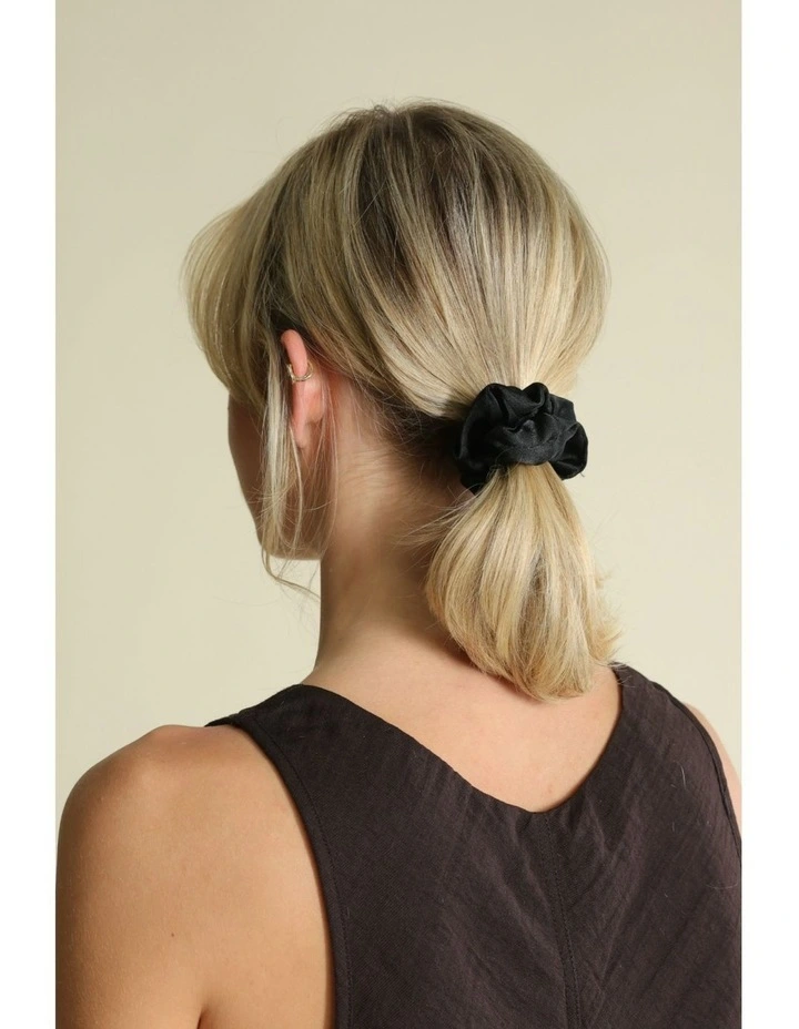 Mara Scrunchie Set in Black image 2
