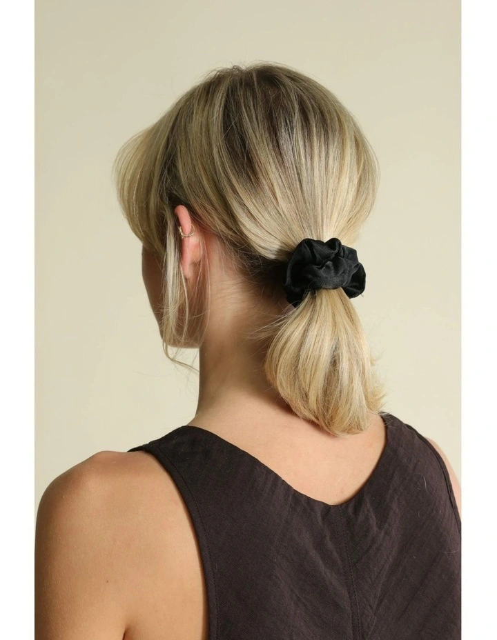 Mara Scrunchie Set in Black image 3