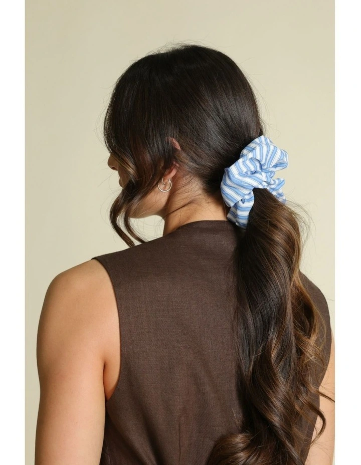 Aliya Scrunchie Set in Blue image 2