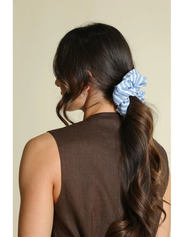 Aliya Scrunchie Set in Blue image 4