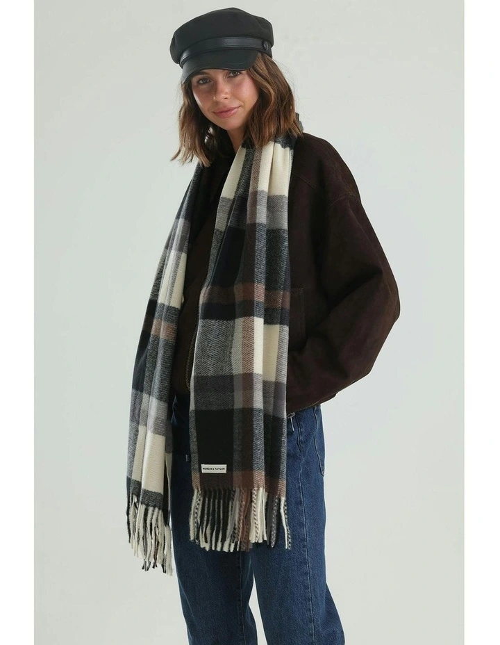 Hana Scarf in Black image 2