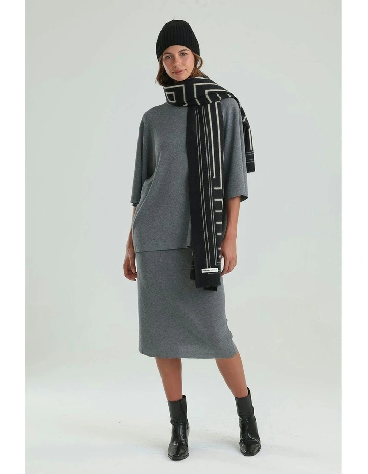 Thea Scarf in Black image 2