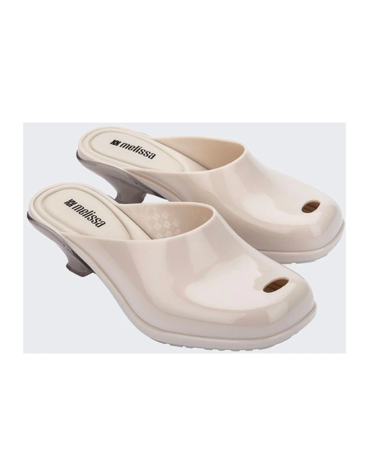 Gaia in Beige image 2