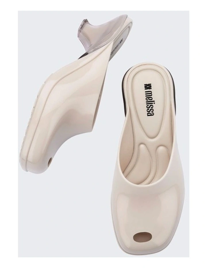 Gaia in Beige image 5