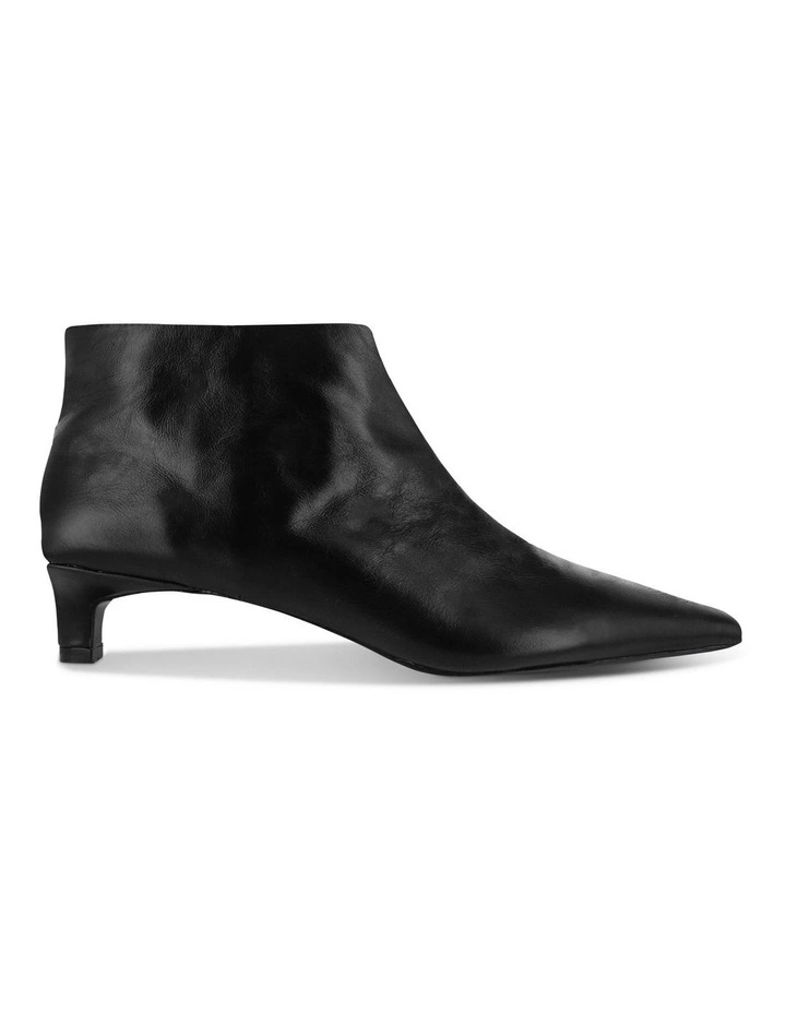 Heloise I in Black image 2