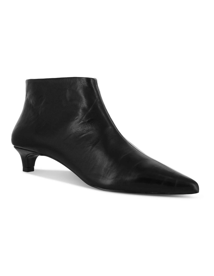 Heloise I in Black image 4