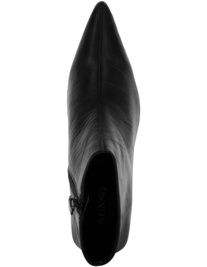 Heloise I in Black image 6