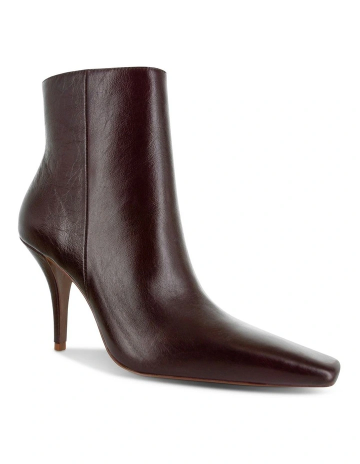 Odin II Boots in Burgundy image 2