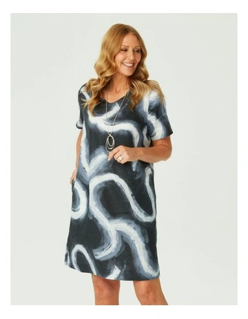 Twirl Shift Dress in Black