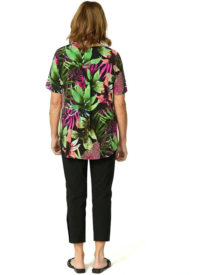 Suva Short Sleeve Pleat Back Tee in Black image 2