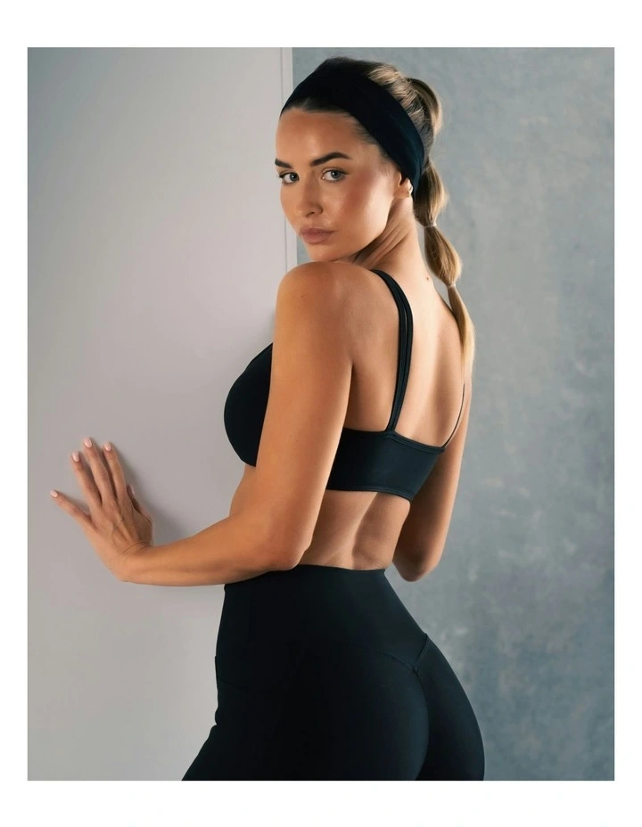 Contour Crop in Black image 6