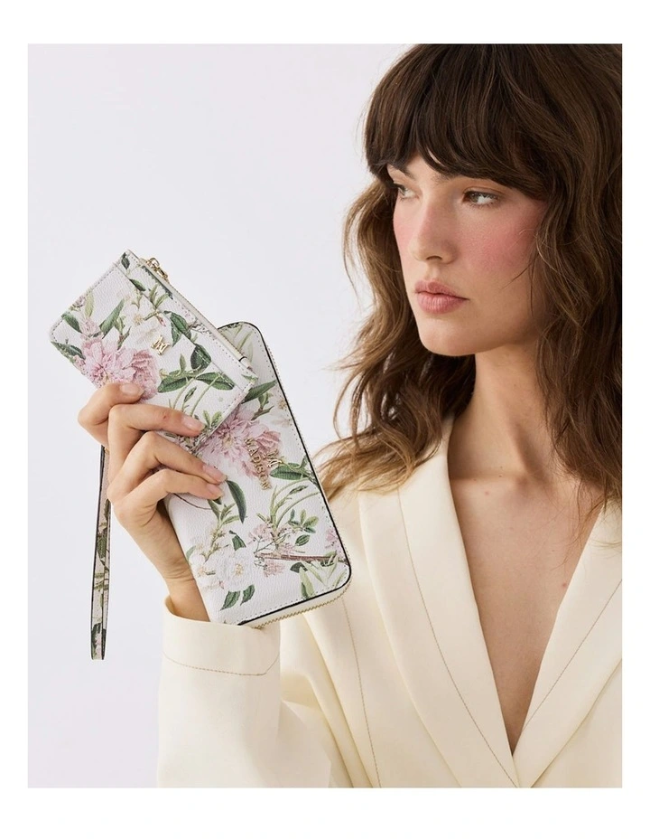 Harlow Zip around Clutch Wallet with Detachable Wrist Strap image 6