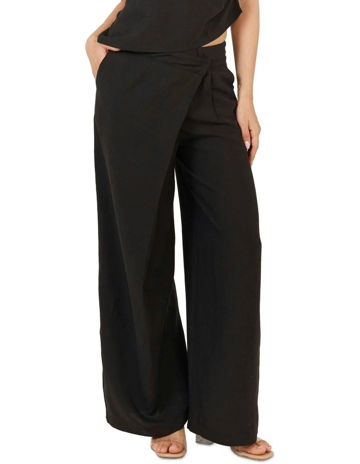 Sandara Pant in Black image 1