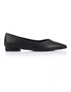 Hickory Point Toe Flats in Black