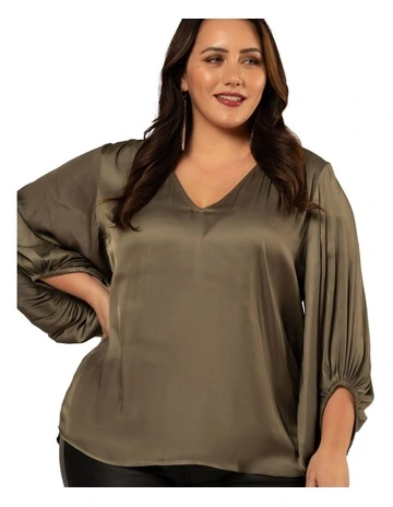 Bed Of Roses Blouse in Olive