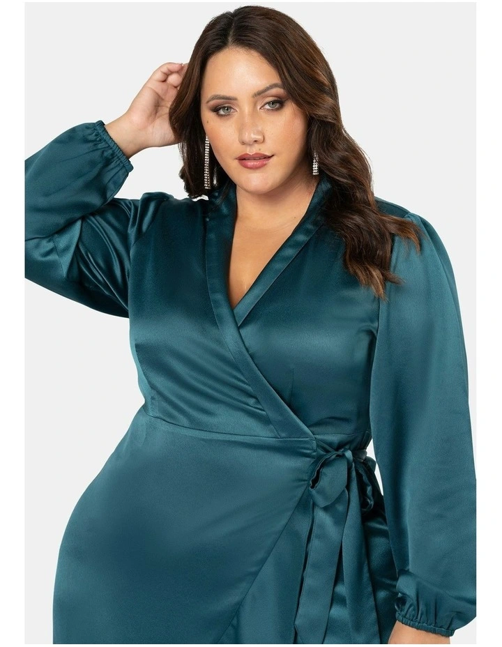 Fluid Elegance: Round-Neck Crush Satin Top 72111