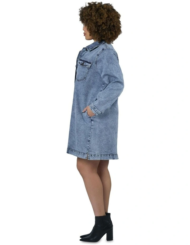 Abyss Chambray Shacket Dress in Denim image 3