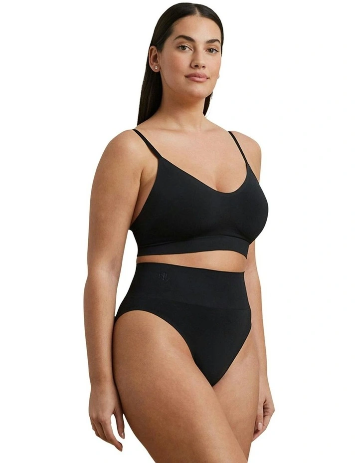 Luxe Smoothing Lightly Lined Wirefree Seamless Bralette in Black image 7