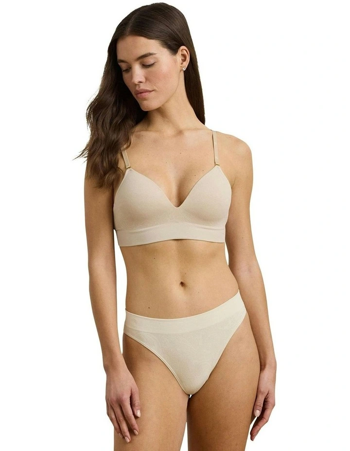 Lauren Seamless Paisley Wirefree Lightly Moulded Bra in Sand image 6