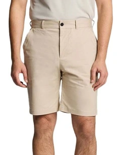 Course Stretch Shorts in Sesame