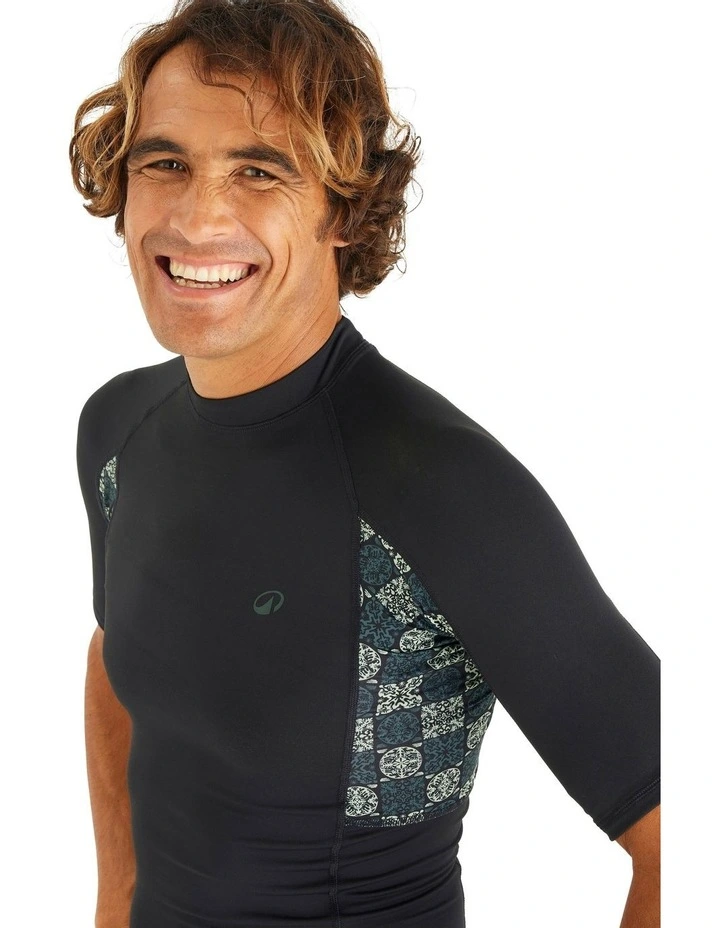 Short-Sleeved Surf Top T-shirt in Smoked Black image 3