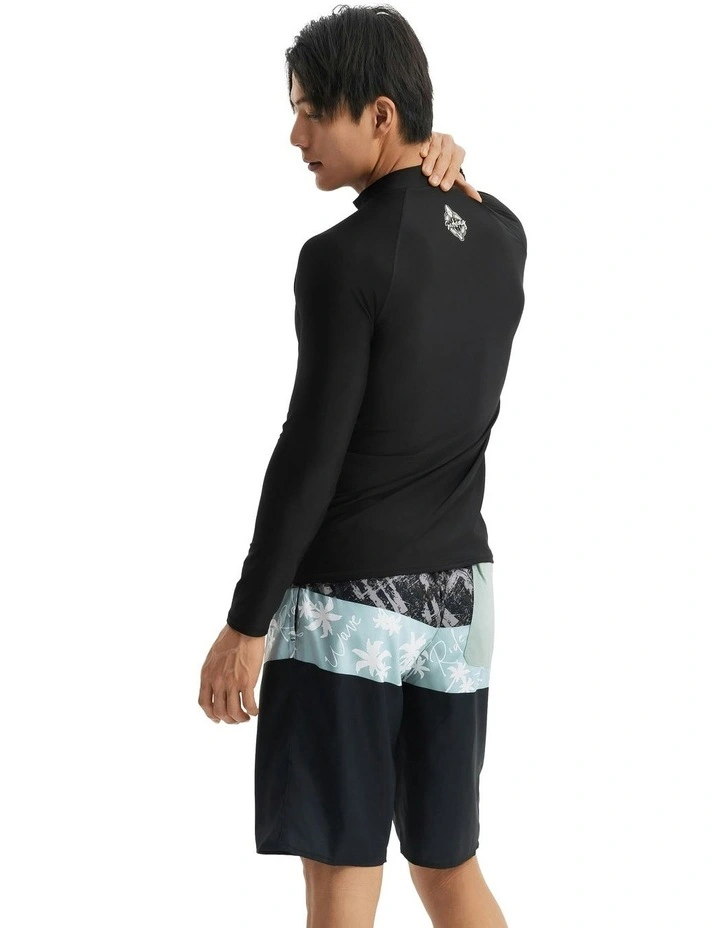 550 Surfing Zip UV Resistant Top in Black image 2