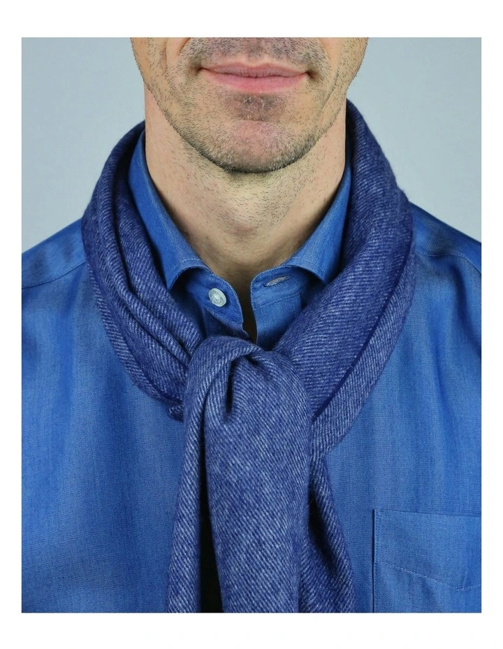 Sten Plain Scarf in Navy image 5