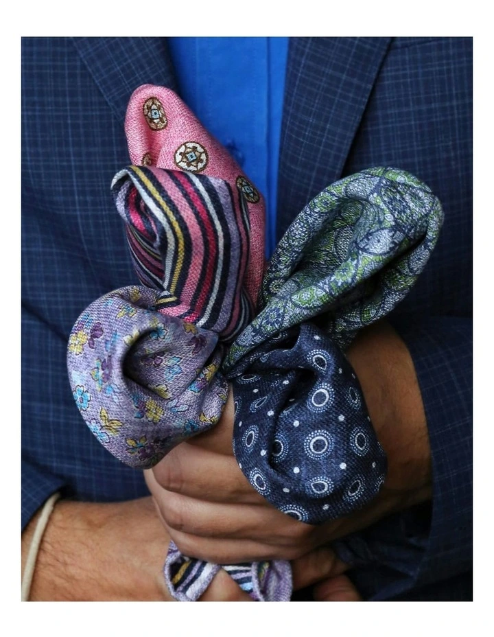 Venosa Floral Reversible Hanky in Navy image 6