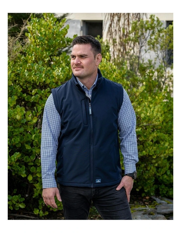 Landy Softshell Jacket in Navy image 4