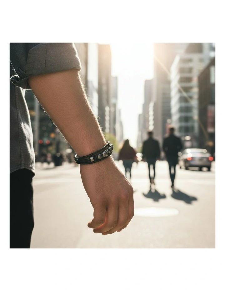 Skull Stygian Leather Bracelet in Black image 2