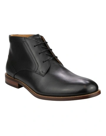 Rucci Chukka Plain Toe Boots in Black
