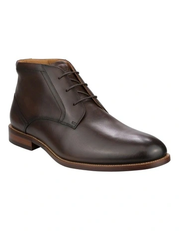 Rucci Chukka Plain Toe Boots in Brown