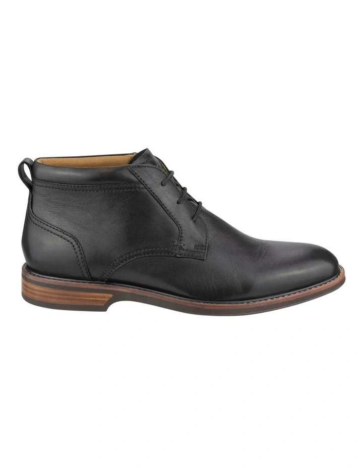 Traveller Plain Toe Chukka Boot in Black image 3