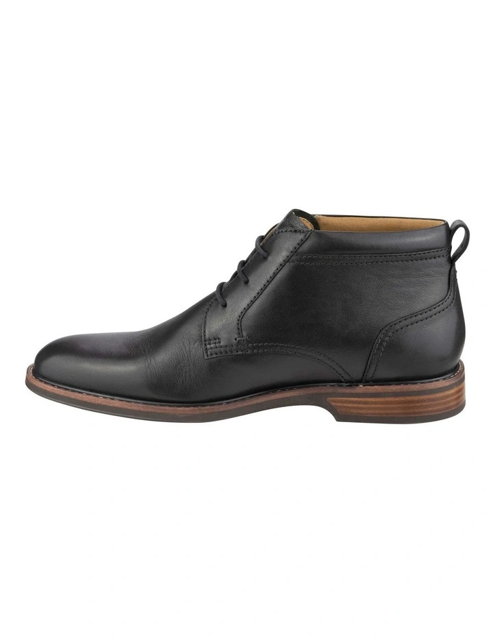 Traveller Plain Toe Chukka Boot in Black image 5